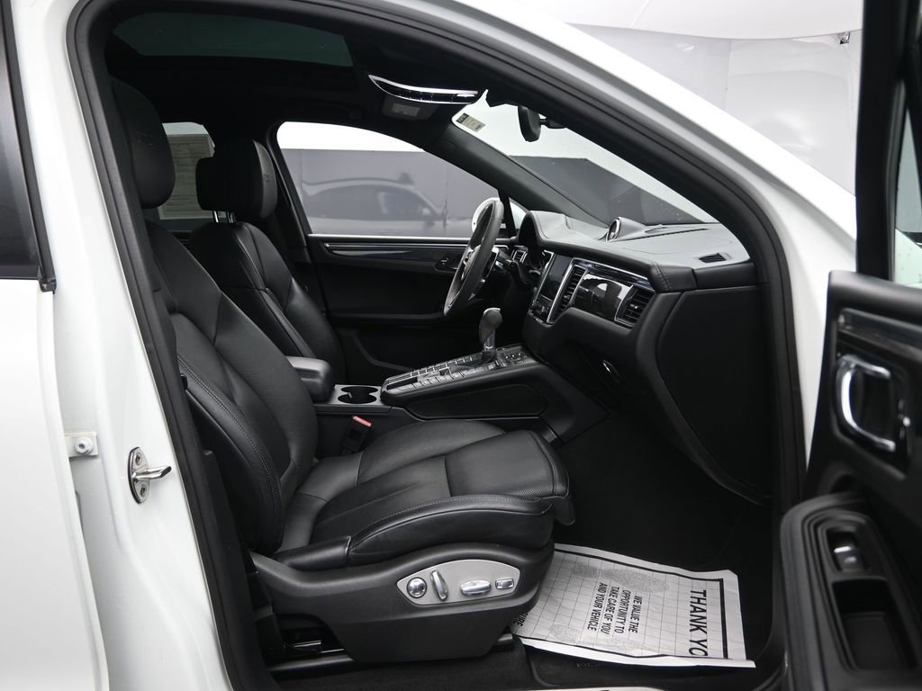 Used 2018 Porsche Macan GTS w/ Premium Package Plus image 27