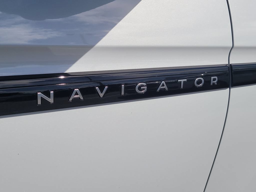 Used 2025 Lincoln Navigator L Black Label AWD/4WD image 6