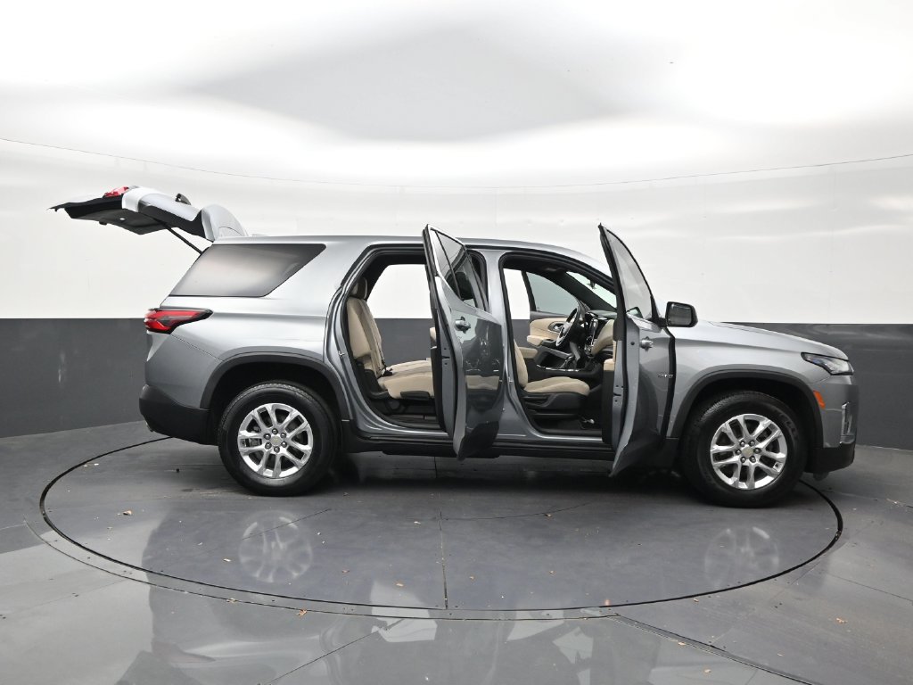 Used 2023 Chevrolet Traverse LS FWD image 29