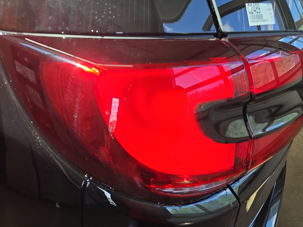 New 2027 Chrysler Pacifica Limited FWD image 35