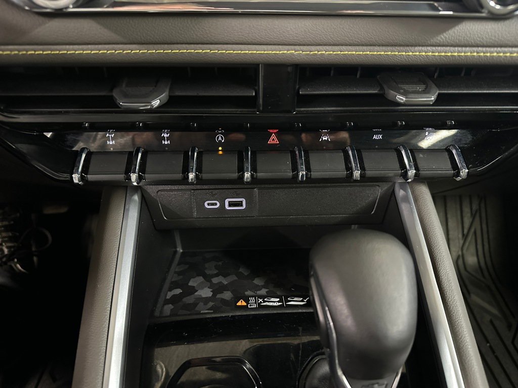 Used 2023 Chevrolet Colorado ZR2 w/ ZR2 Convenience Package III AWD/4WD image 16