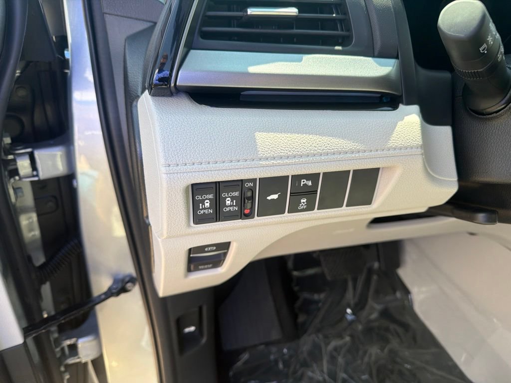 New 2026 Honda Odyssey Touring image 22