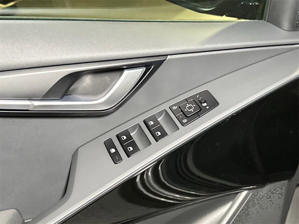 New 2025 Kia Niro Wind image 15