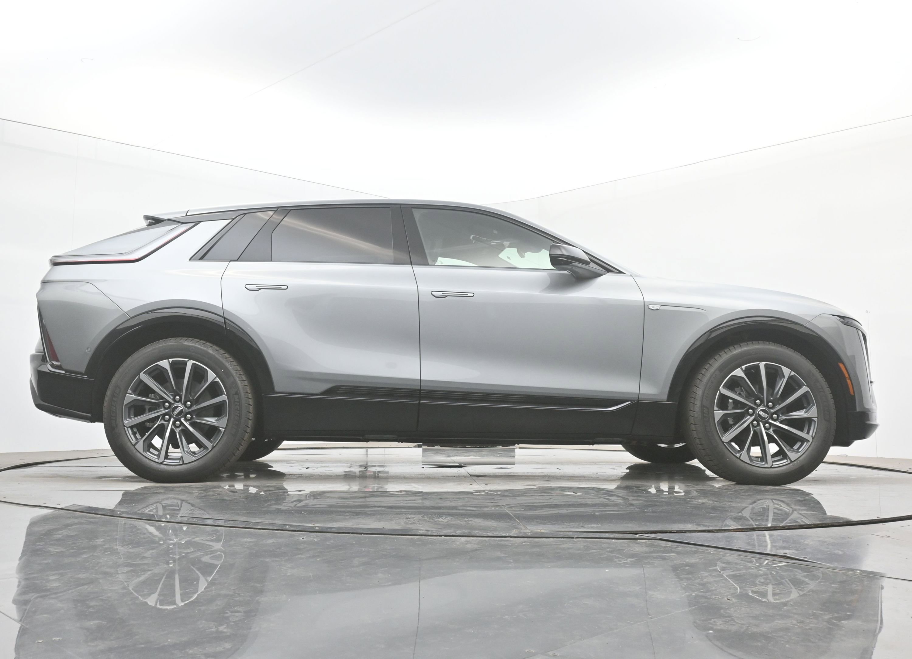 New 2026 Cadillac Lyriq Sport w/ LPO, Floor Liner Package AWD/4WD image 20