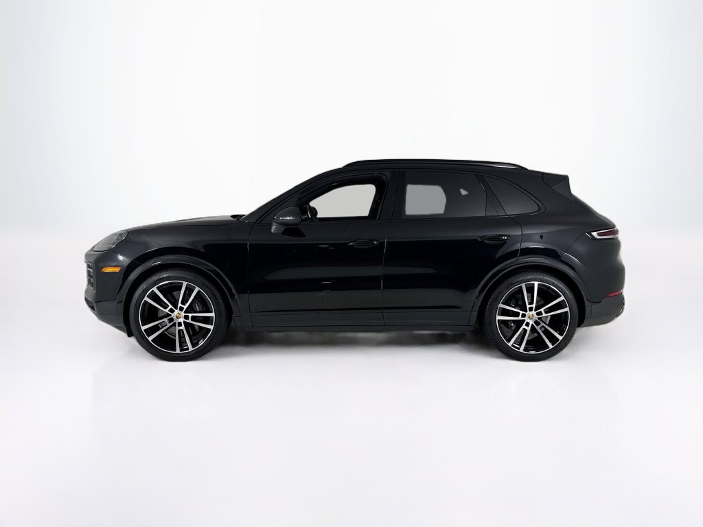 Used 2024 Porsche Cayenne AWD/4WD image 2