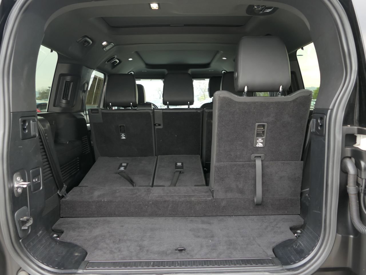 Used 2024 Land Rover Defender 130 X-Dynamic SE image 27