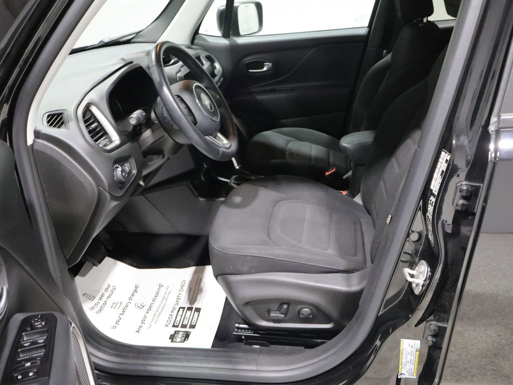 Used 2022 Jeep Renegade Latitude w/ Convenience Group AWD/4WD image 10
