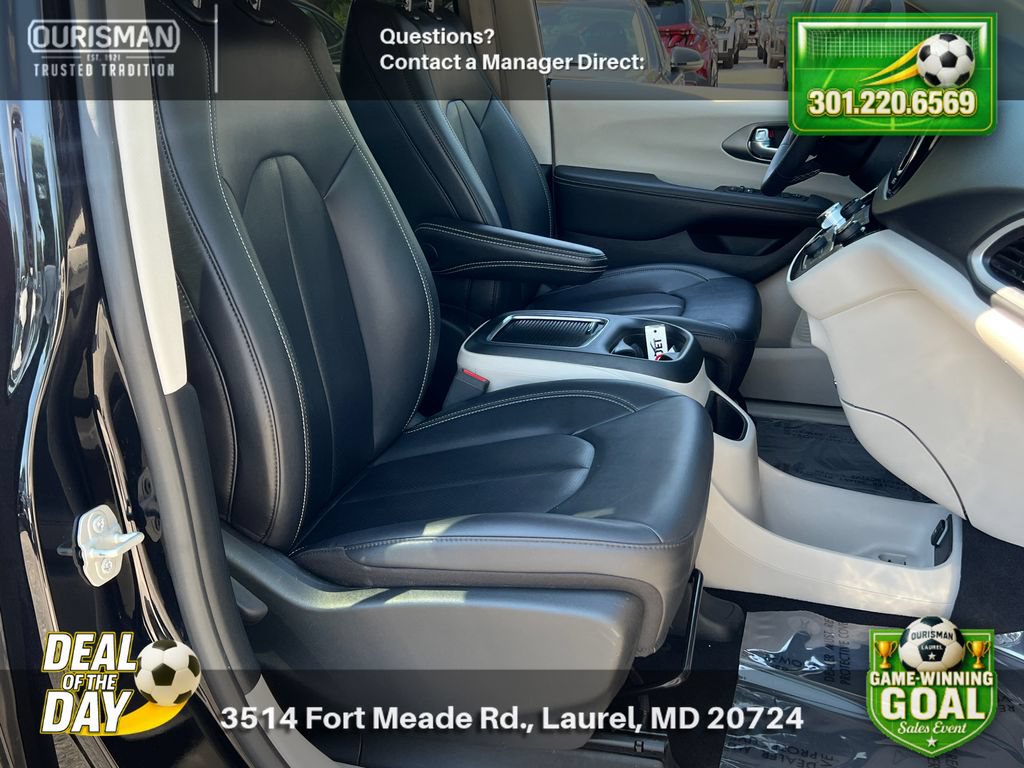 Used 2024 Chrysler Pacifica Touring-L FWD image 23