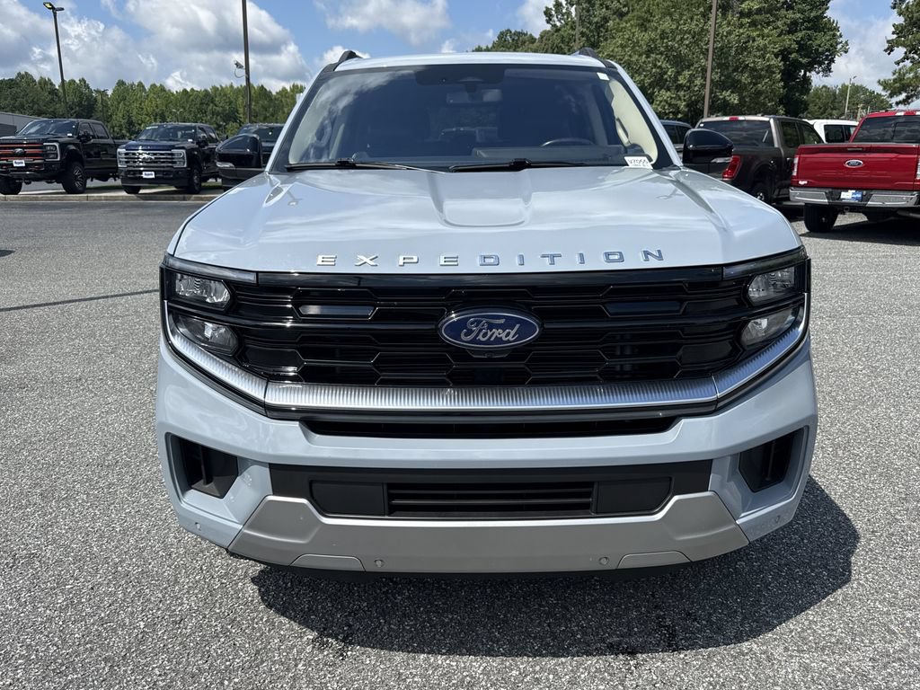 Used 2025 Ford Expedition Platinum AWD/4WD image 2