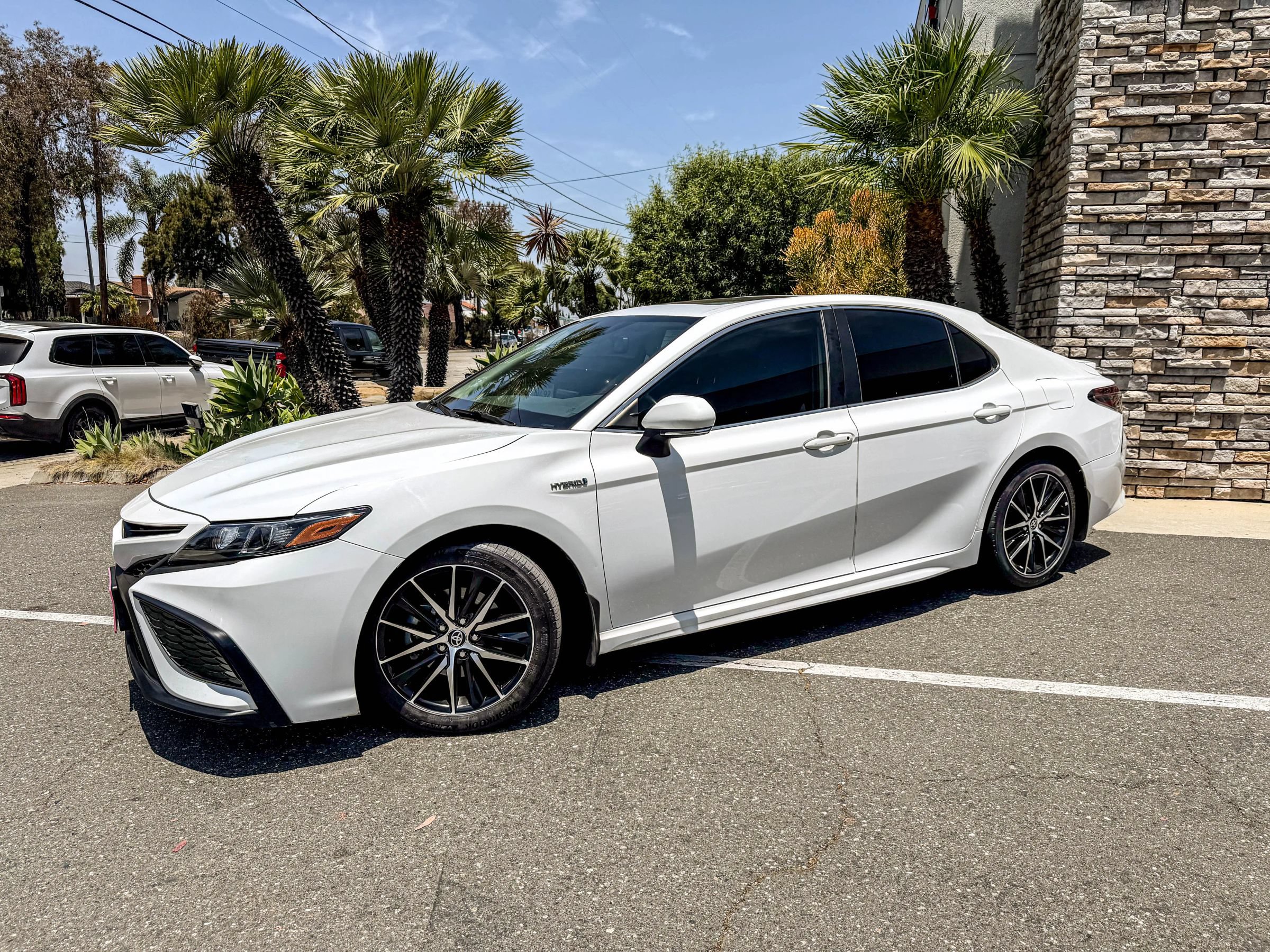 Used 2021 Toyota Camry SE w/ Audio Upgrade Package FWD image 5