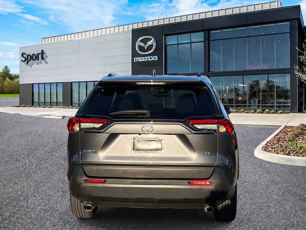 Used 2022 Toyota RAV4 XLE w/ Convenience Package image 4