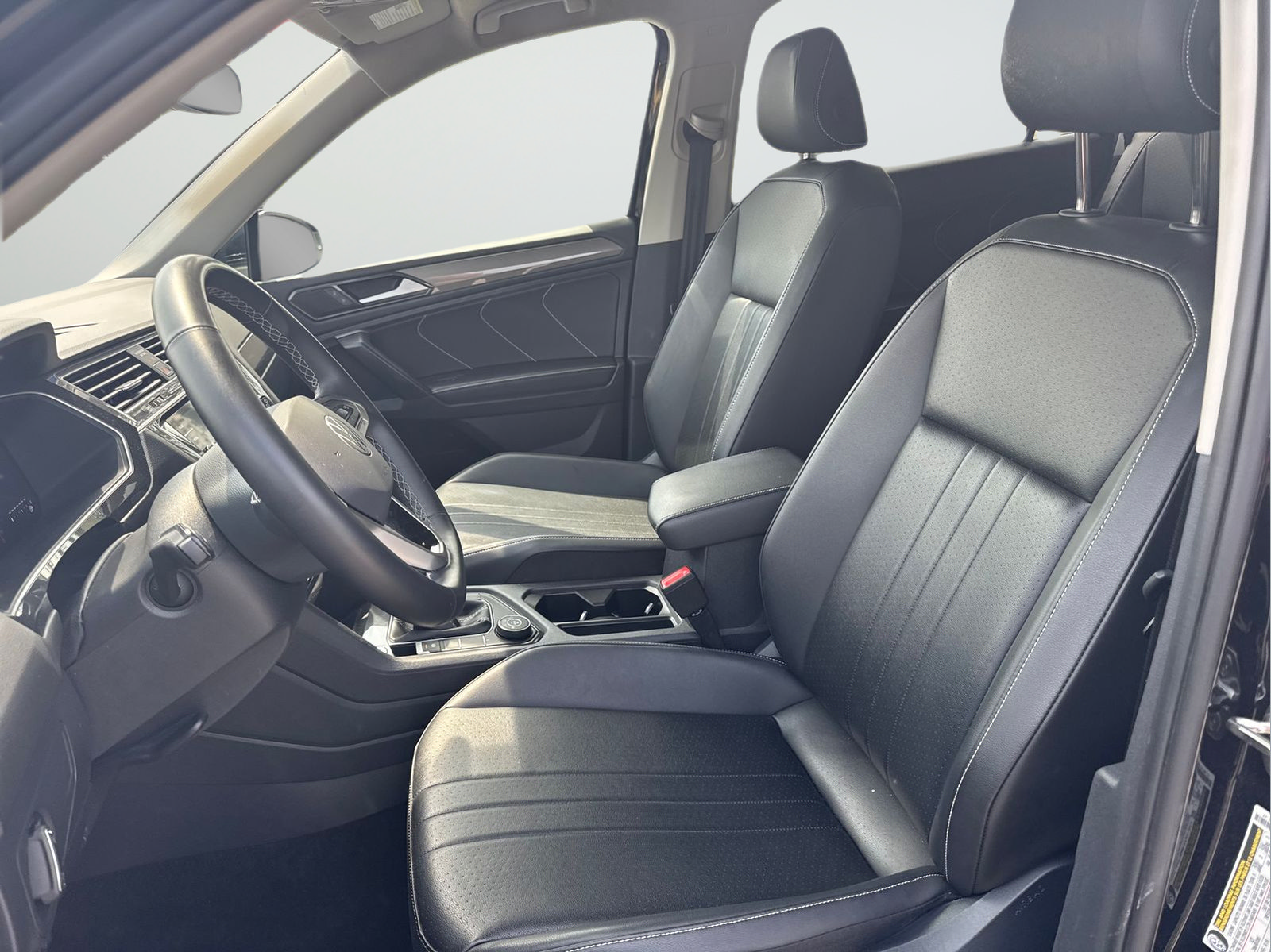Used 2024 Volkswagen Tiguan SE AWD/4WD image 22