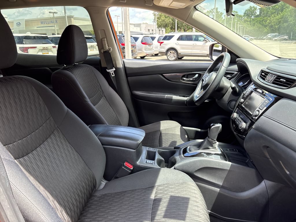 Used 2019 Nissan Rogue SV w/ Sun & Sound Touring Package AWD/4WD image 29