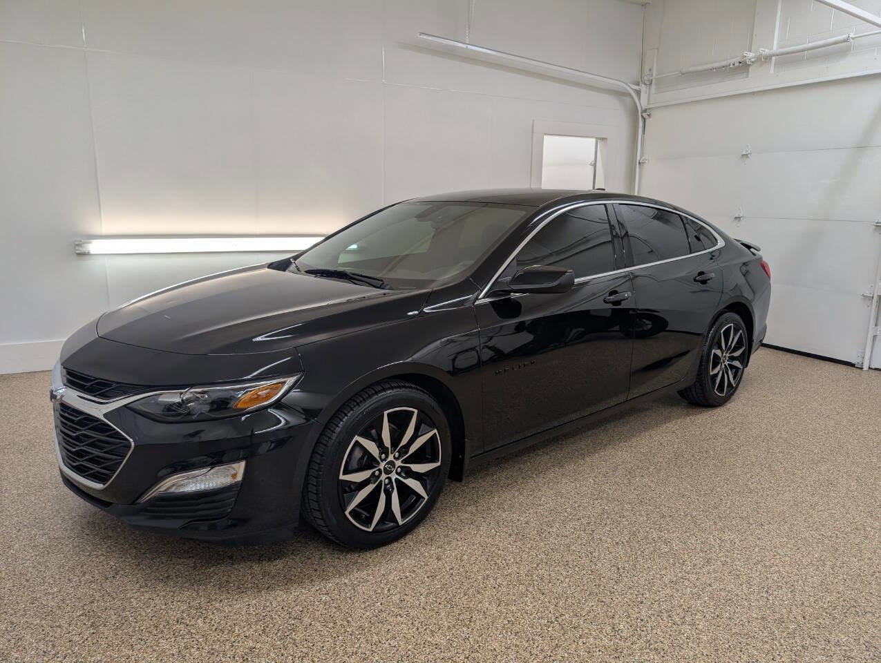 Used 2022 Chevrolet Malibu RS image 1