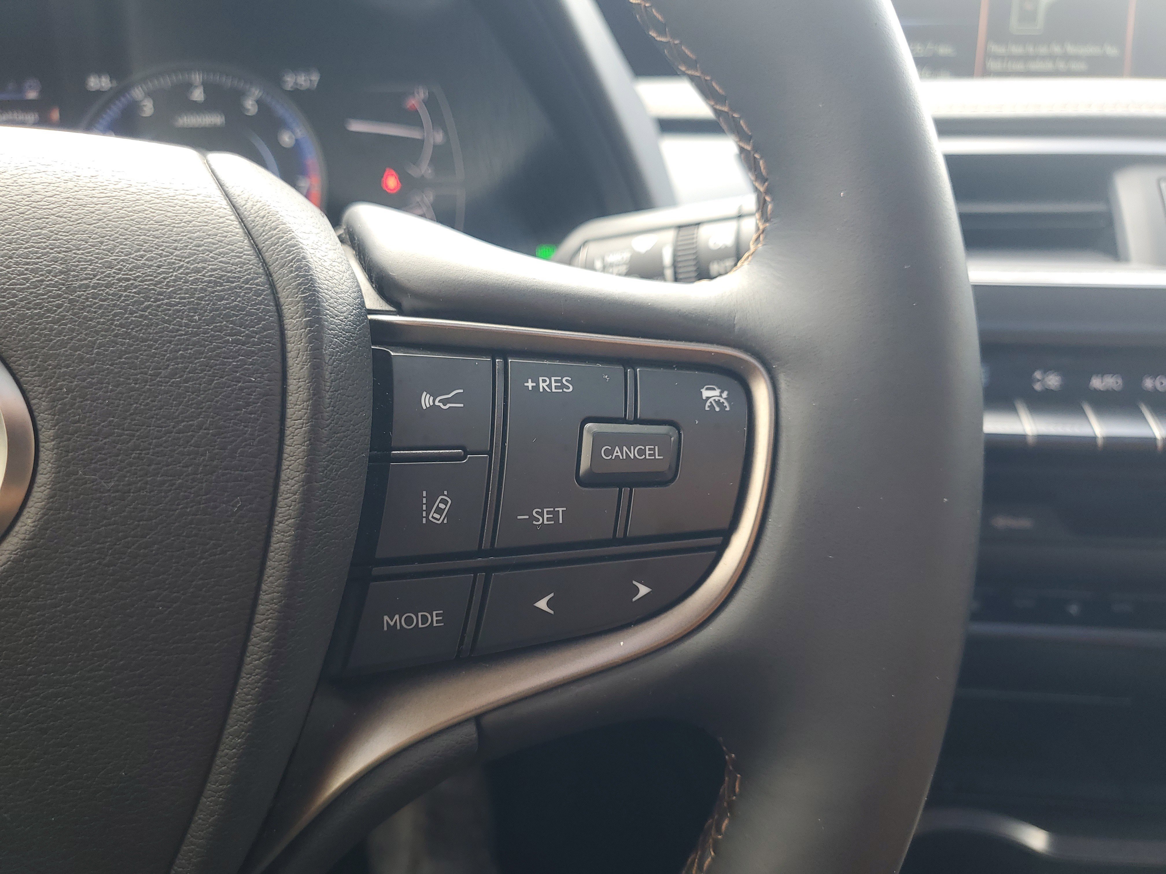 Used 2022 Lexus UX 200 w/ Premium Package FWD image 23