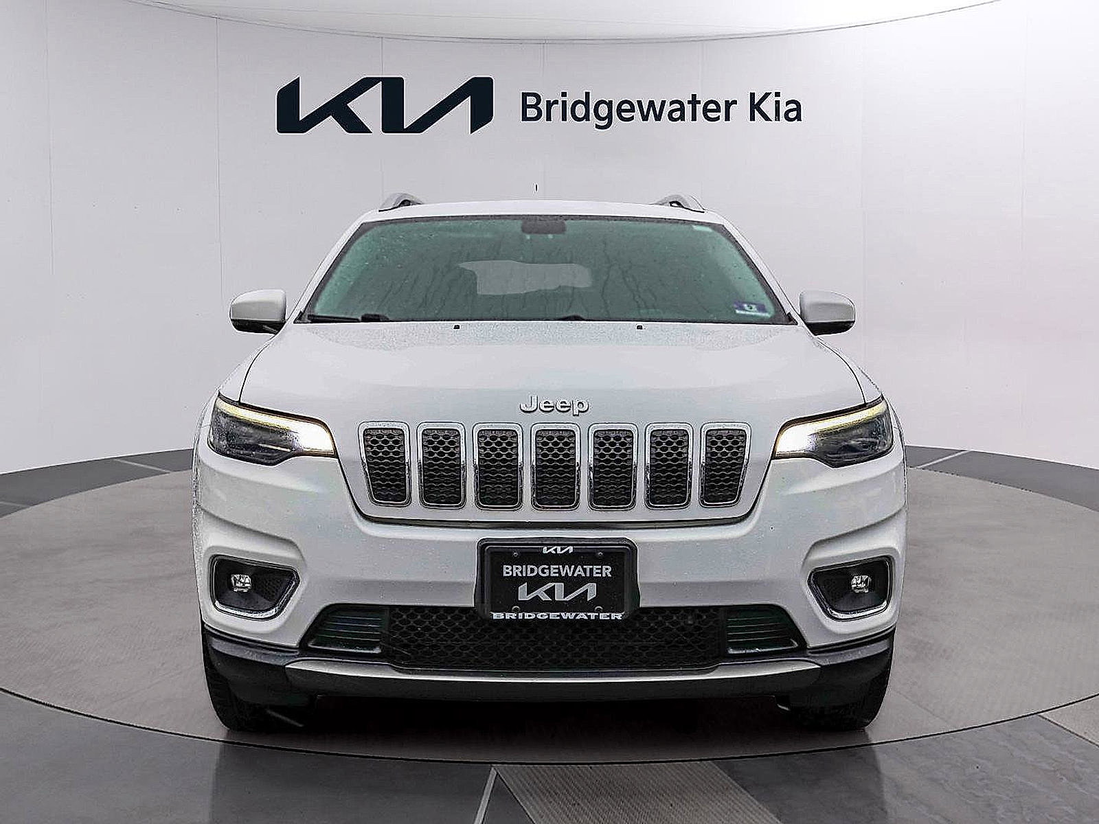 Used 2019 Jeep Cherokee Limited AWD/4WD image 2