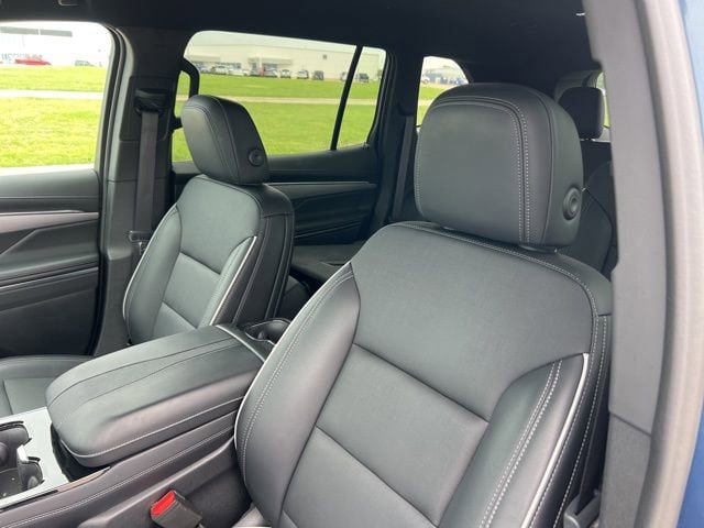 Used 2025 Buick Enclave Preferred image 9