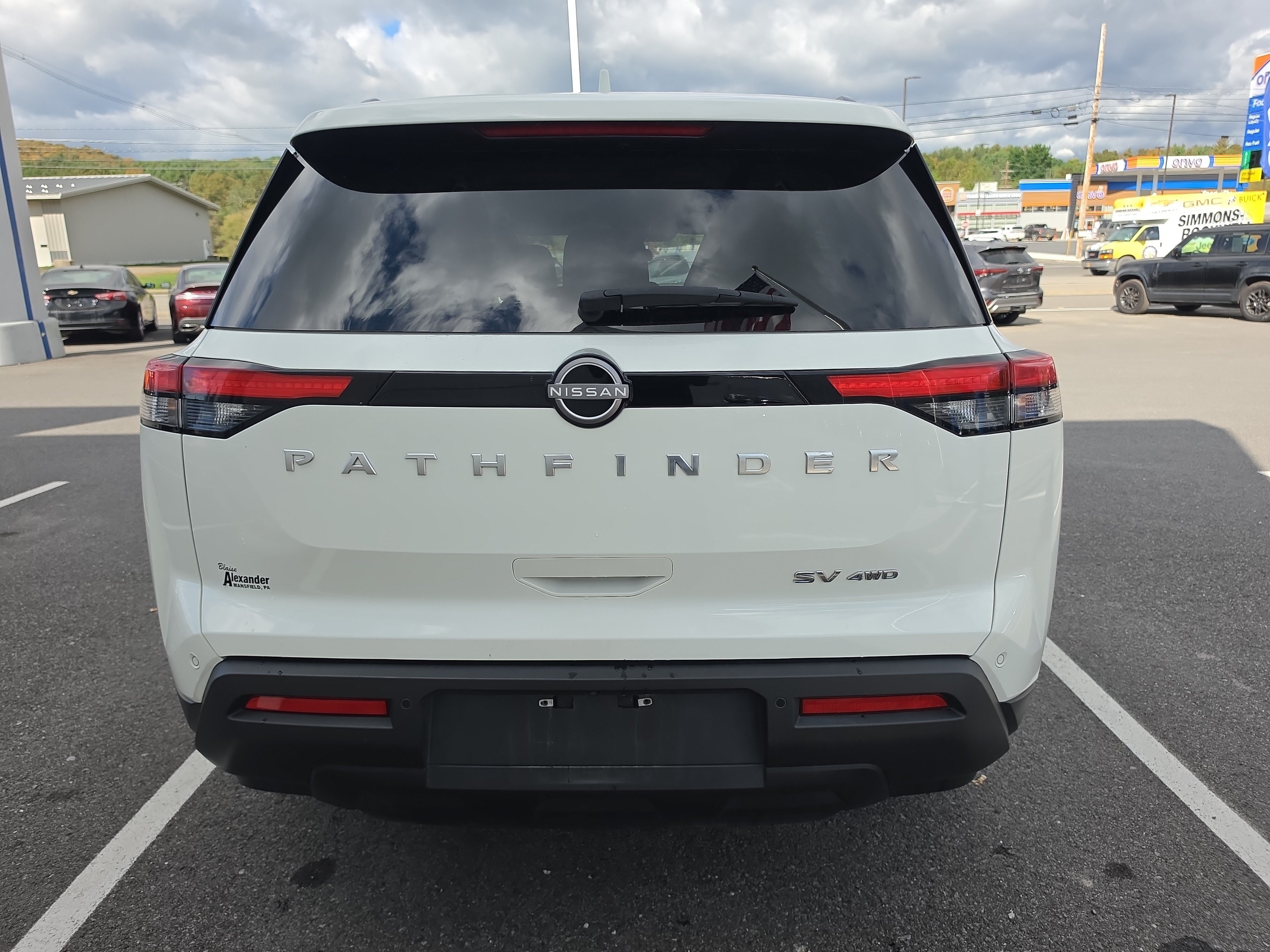 Used 2024 Nissan Pathfinder SV AWD/4WD image 4