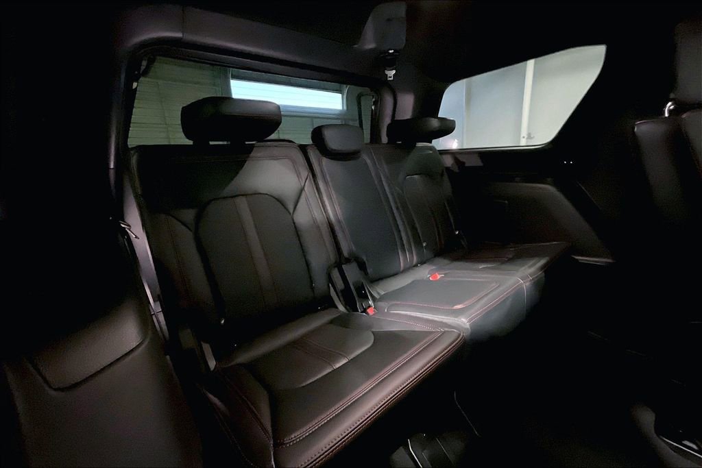Used 2024 Ford Expedition Limited image 38
