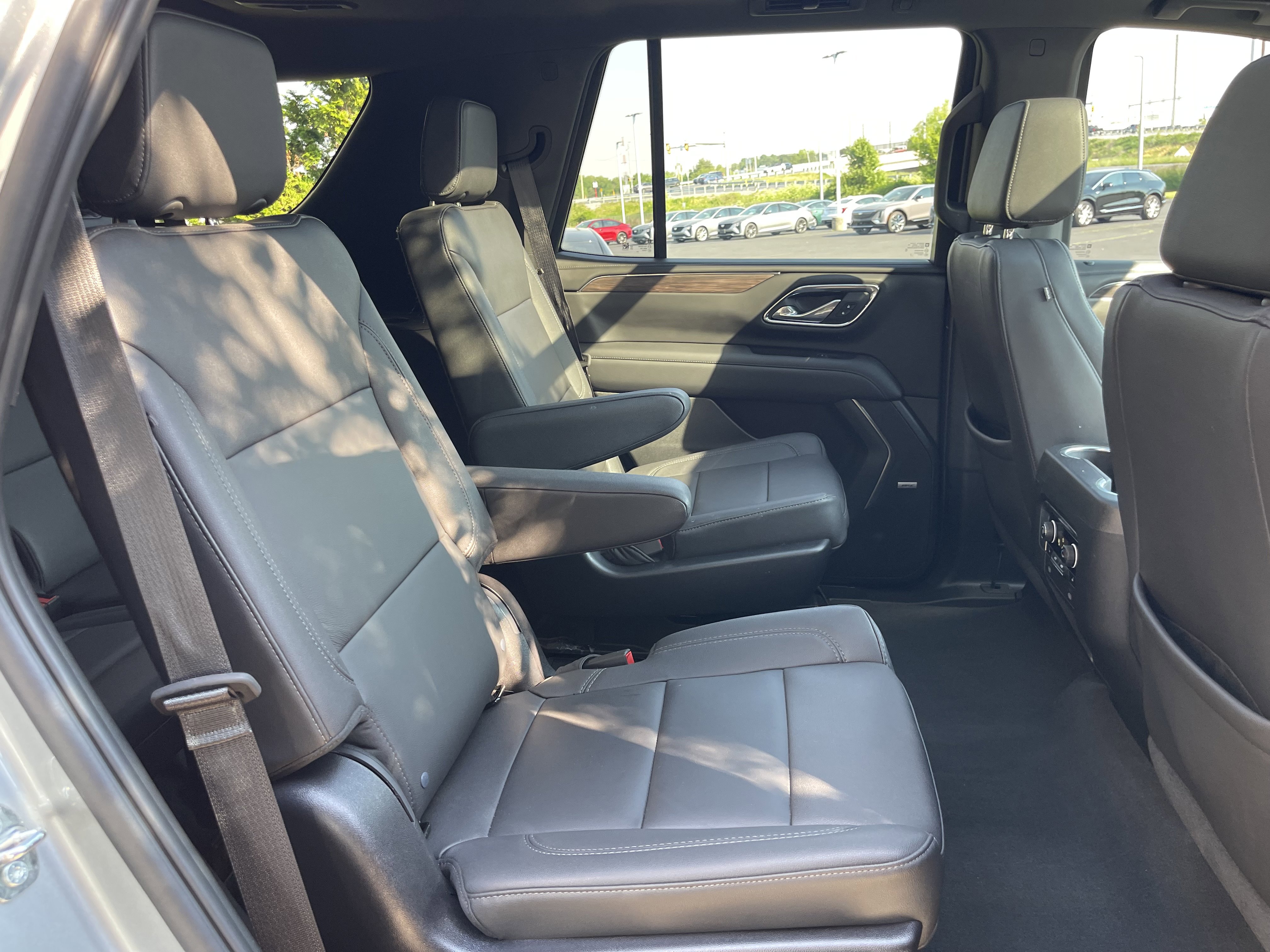 Used 2023 Chevrolet Tahoe Z71 w/ Luxury Package AWD/4WD image 25