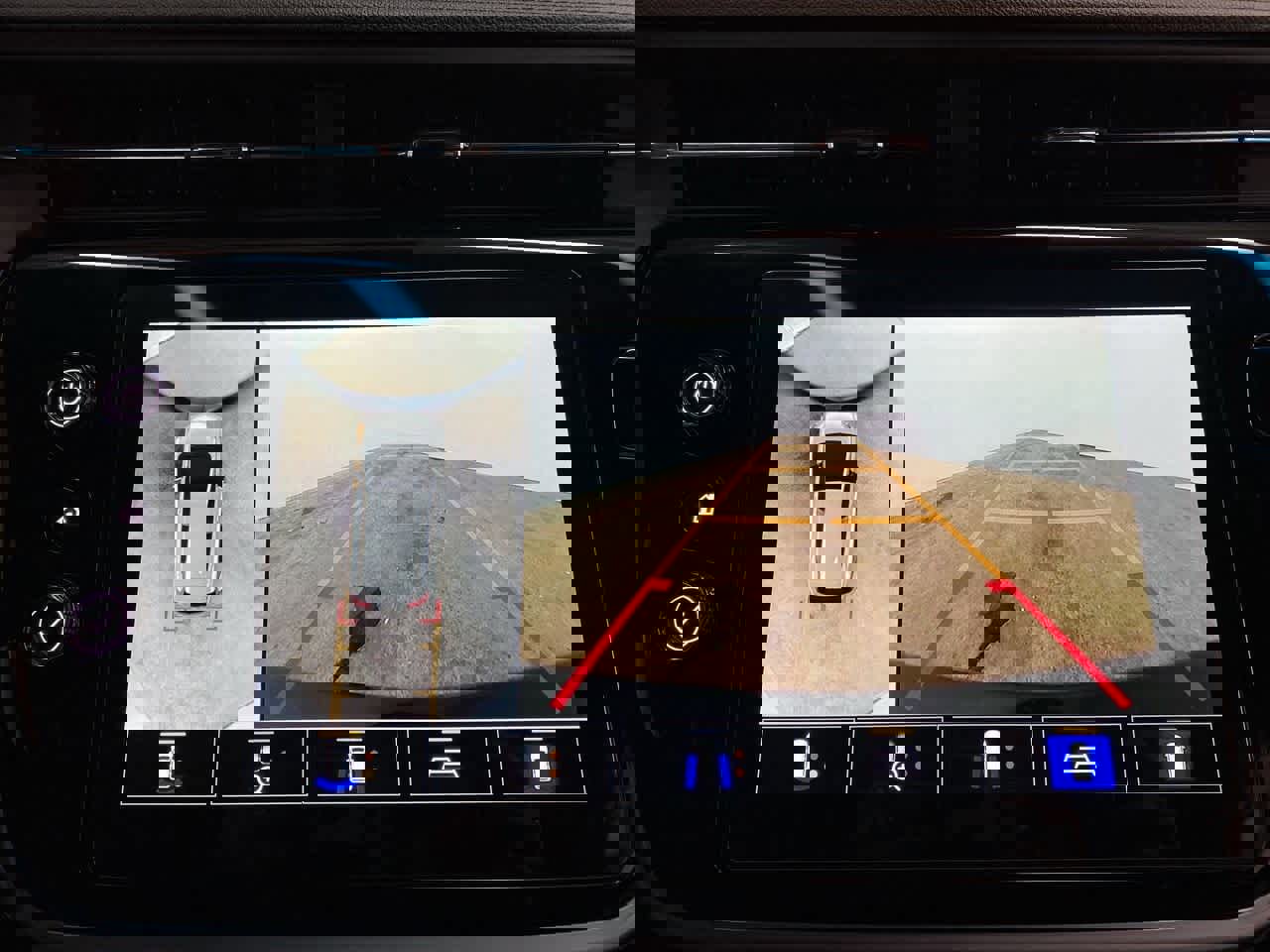 Used 2023 Chevrolet Bolt LT w/ Infotainment Package image 26