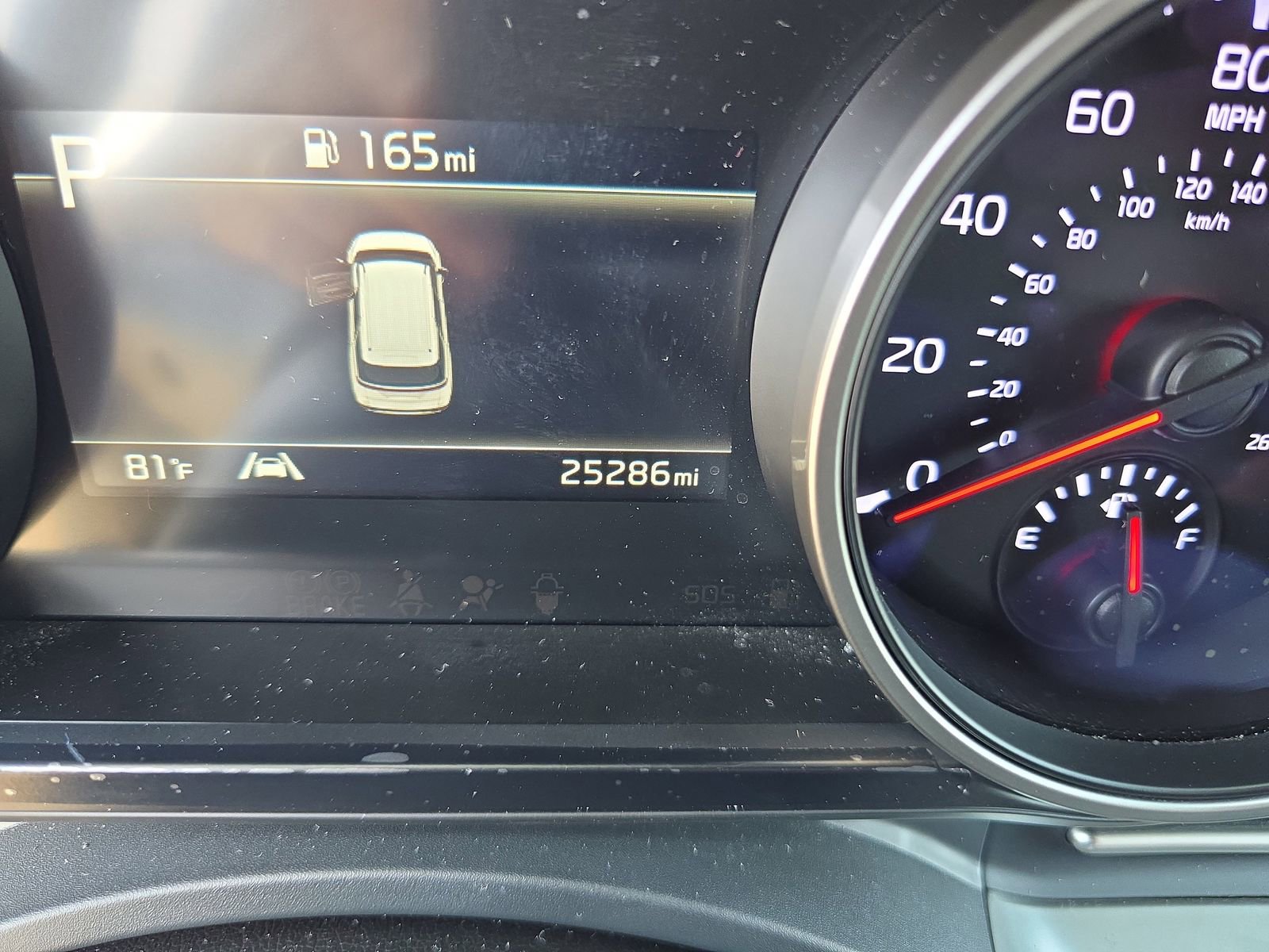 Used 2024 Kia Carnival LX FWD image 27