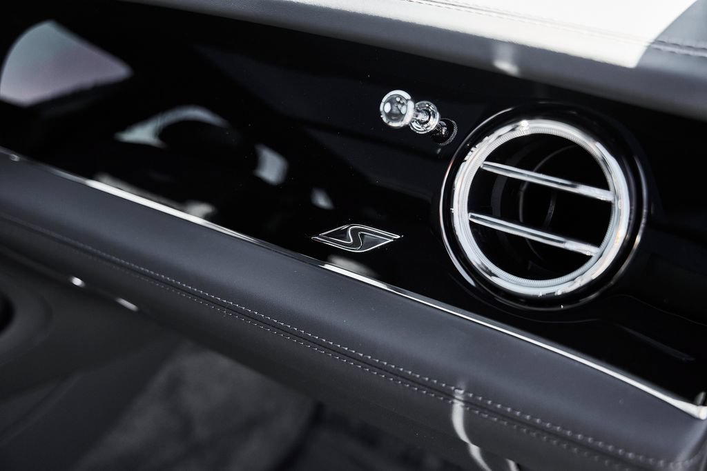 Used 2025 Bentley Bentayga AWD/4WD image 41