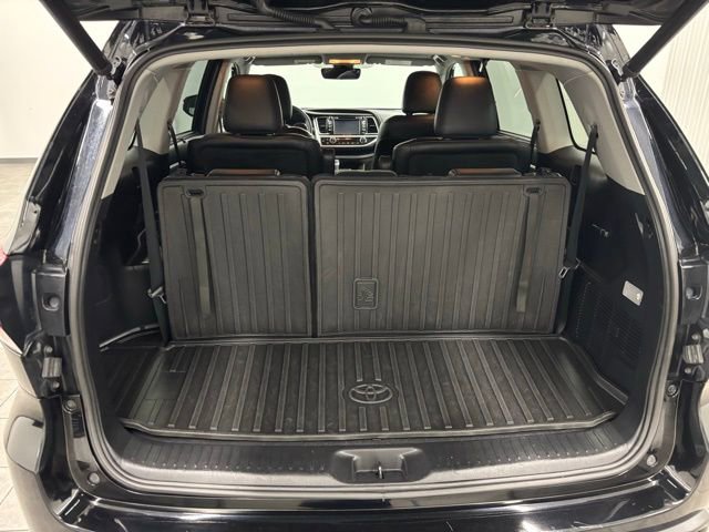 Used 2019 Toyota Highlander SE image 8