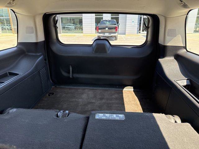 Used 2014 Chevrolet Suburban LS image 31