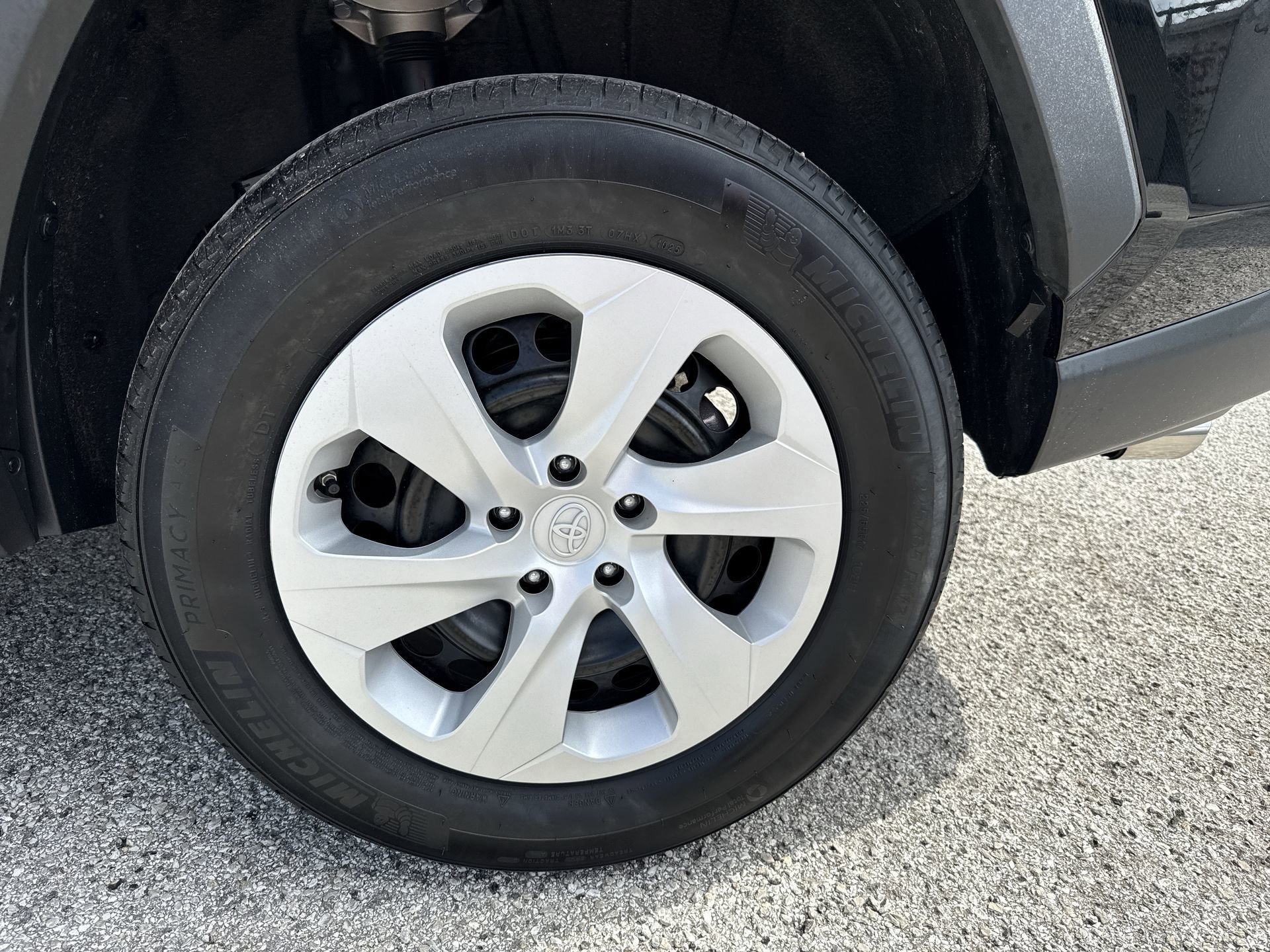 Certified 2025 Toyota RAV4 LE FWD image 18