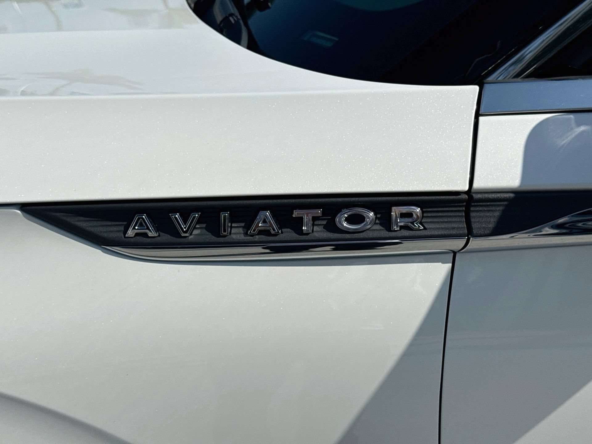 Used 2023 Lincoln Aviator 2WD w/ Premium Package image 11