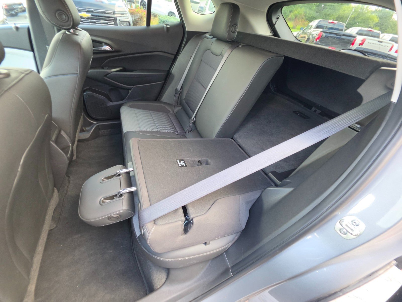 Used 2025 Chevrolet Trax LT w/ LT Convenience Package FWD image 20