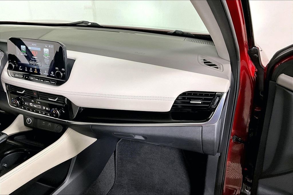 Used 2023 Nissan Rogue SL w/ SL Premium Package image 16