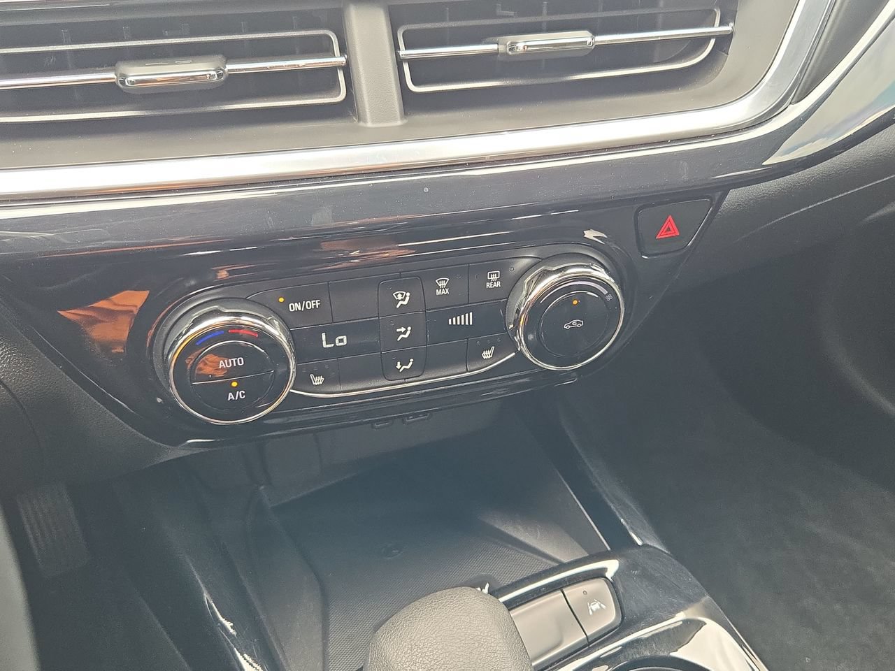 Used 2024 Chevrolet Trax ACTIV w/ Sunroof Package FWD image 20