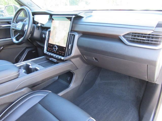 Used 2025 GMC Acadia Denali FWD image 11