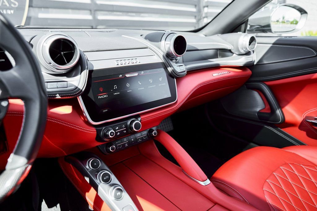 Used 2020 Ferrari GTC4Lusso AWD/4WD image 65