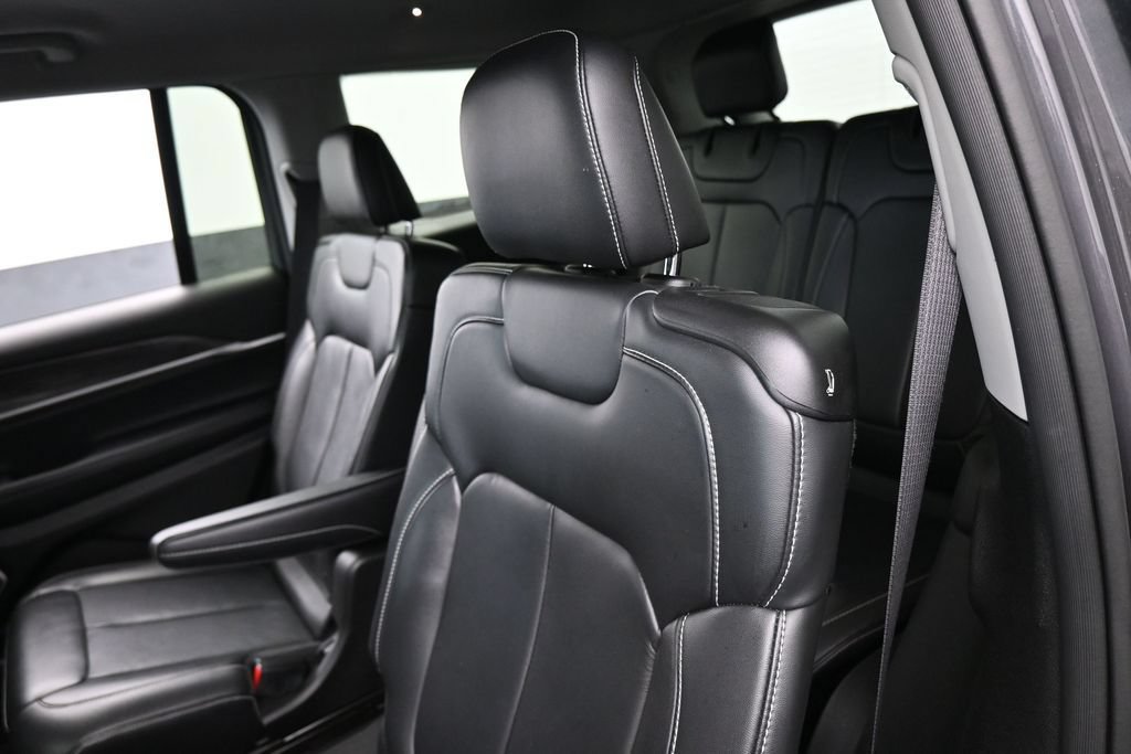 Used 2022 Jeep Grand Cherokee L Limited RWD image 33