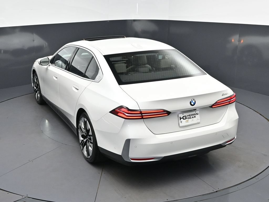 Certified 2026 BMW 530i RWD image 33
