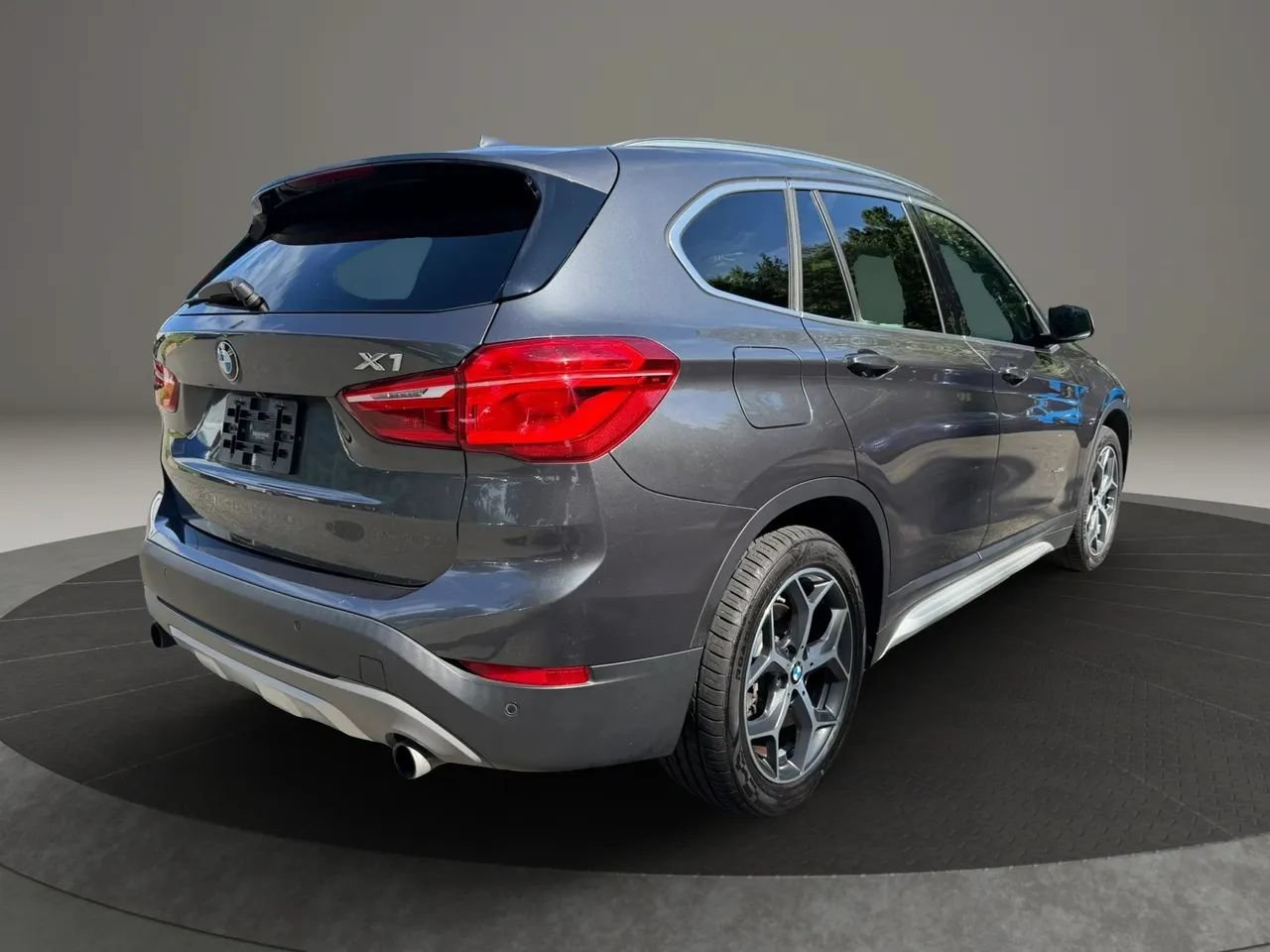 Used 2017 BMW X1 xDrive28i AWD/4WD image 5