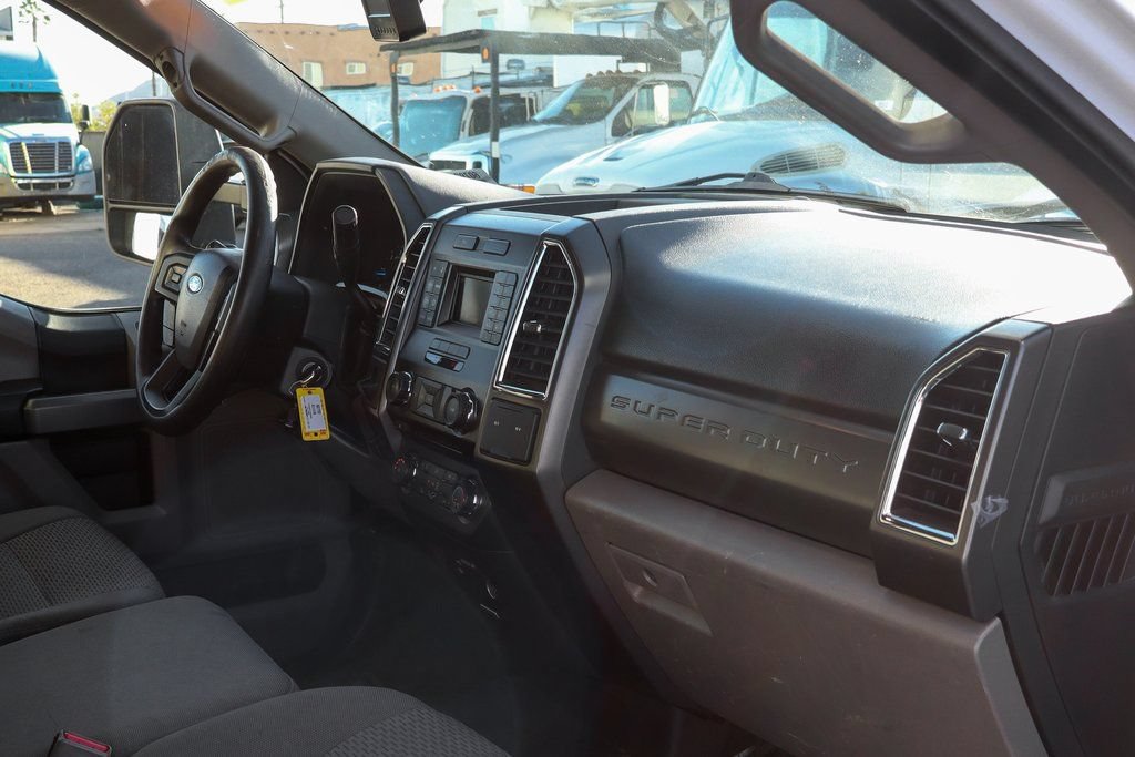 Used 2017 Ford F550 2WD Regular Cab Super Duty image 43