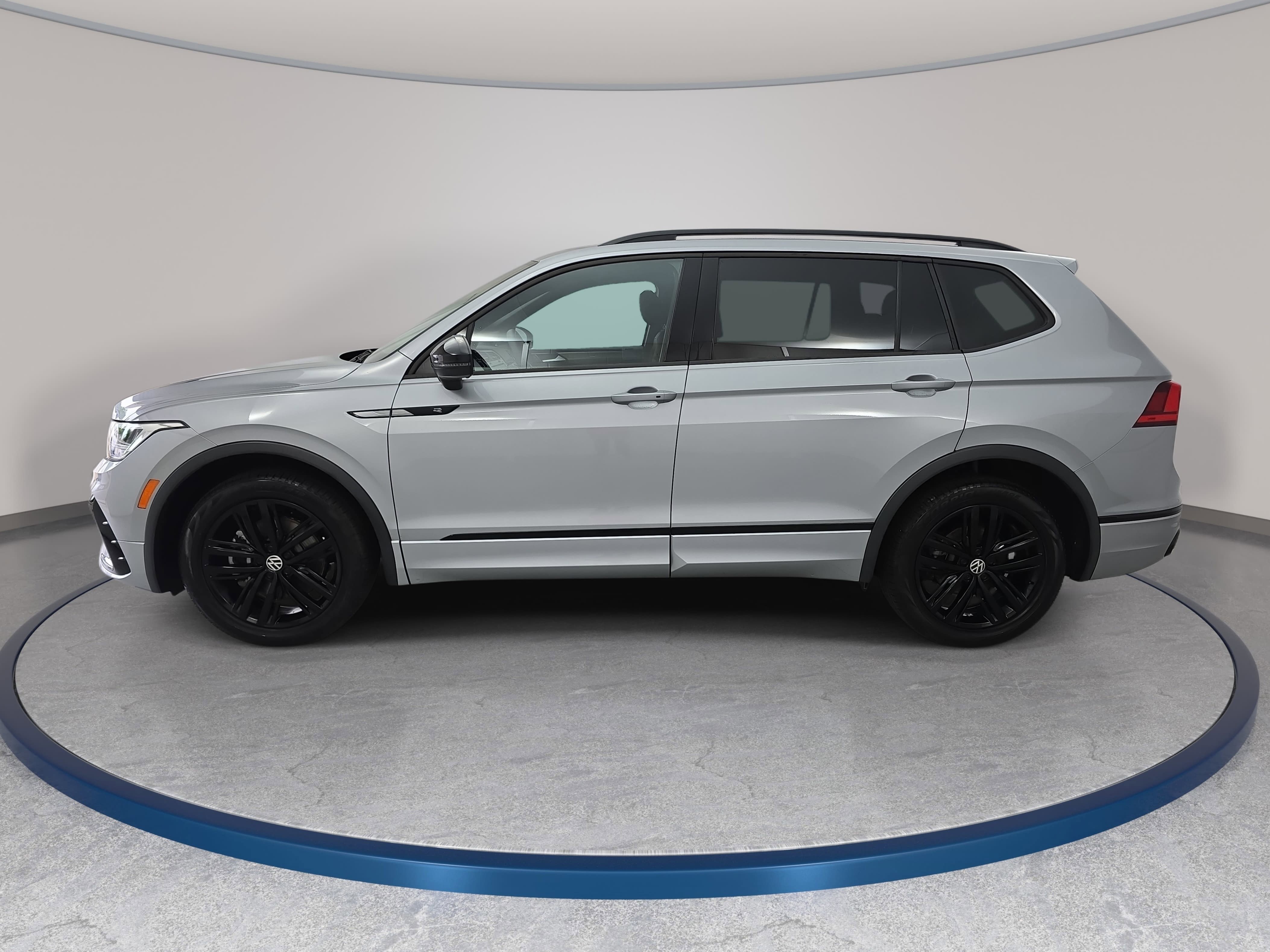 Certified 2022 Volkswagen Tiguan SE R-Line FWD image 8