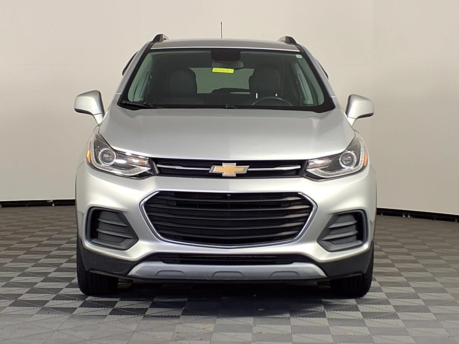 Used 2020 Chevrolet Trax LT w/ LT Convenience Package AWD/4WD image 2