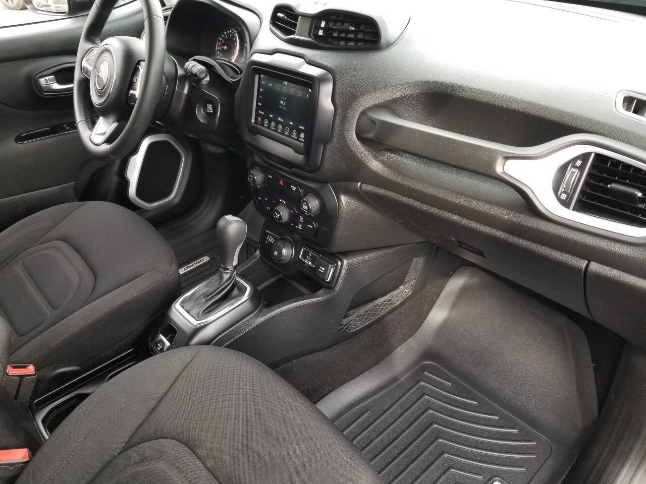 Certified 2018 Jeep Renegade Latitude AWD/4WD image 11