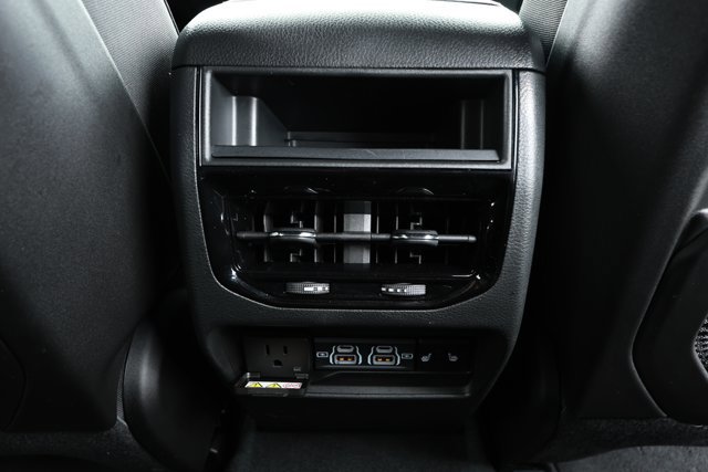 Used 2024 Jeep Grand Cherokee Limited w/ Black Appearance Package RWD image 31