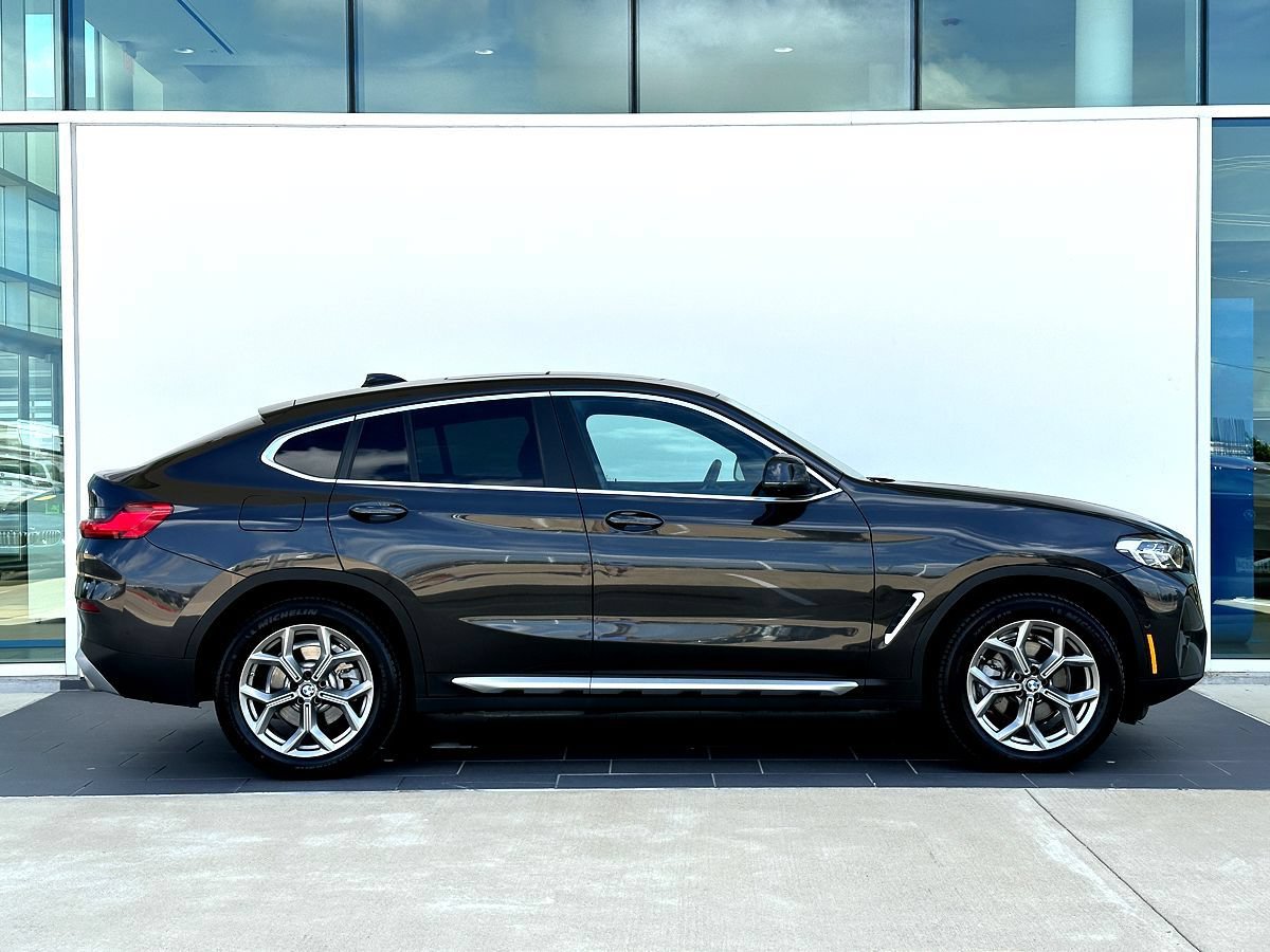 Used 2024 BMW X4 xDrive30i w/ Parking Assistance Package AWD/4WD image 3