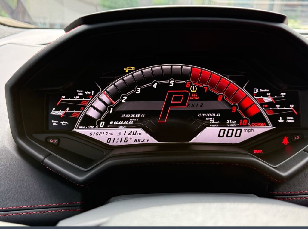 Used 2021 Lamborghini Huracan EVO image 10