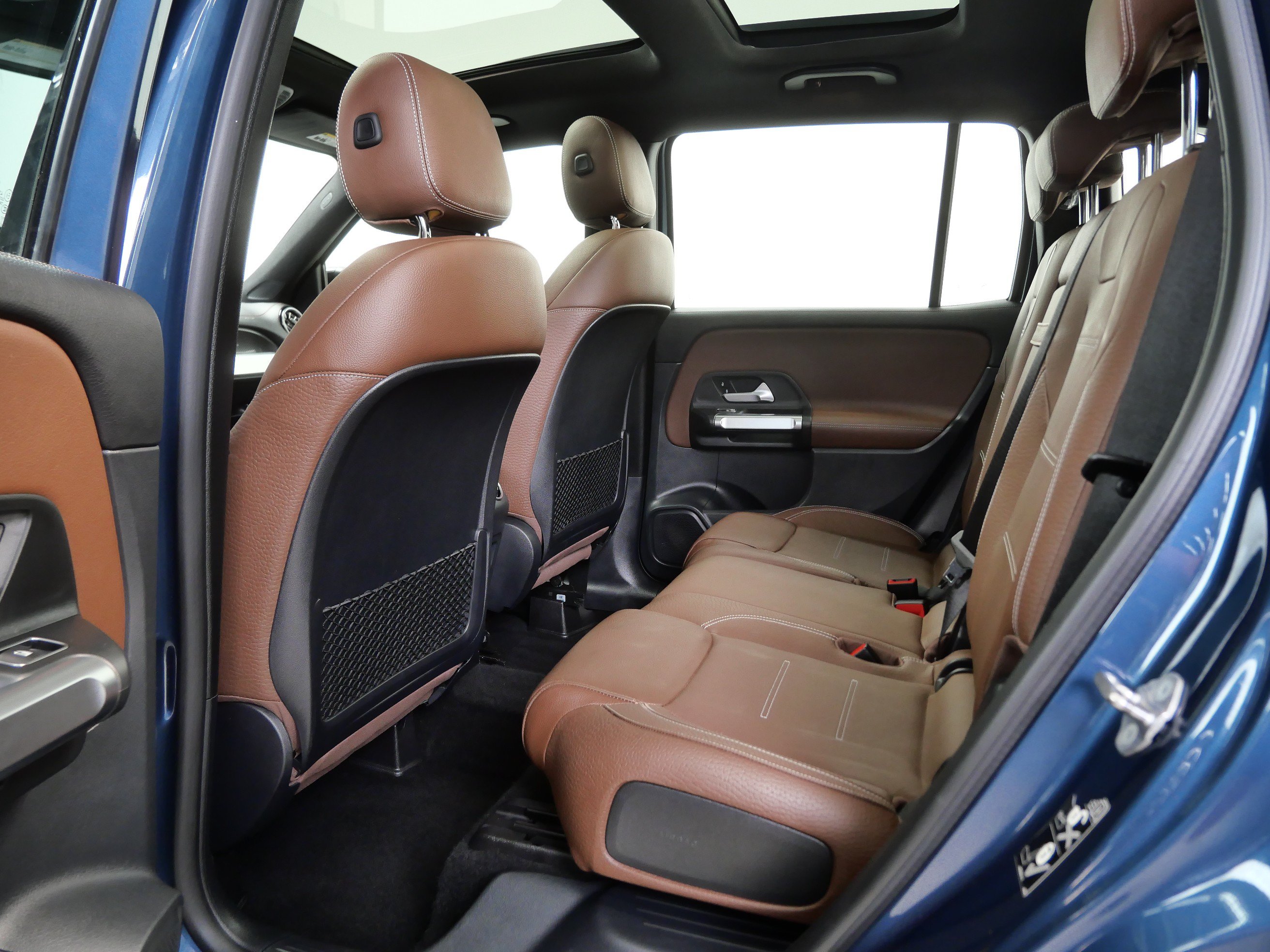 Certified 2022 Mercedes-Benz GLB 35 AMG 4MATIC image 17