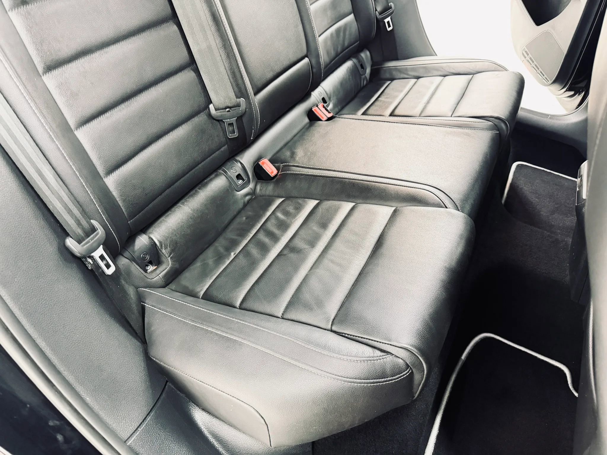 Used 2016 Volkswagen Golf R 4-Door image 30