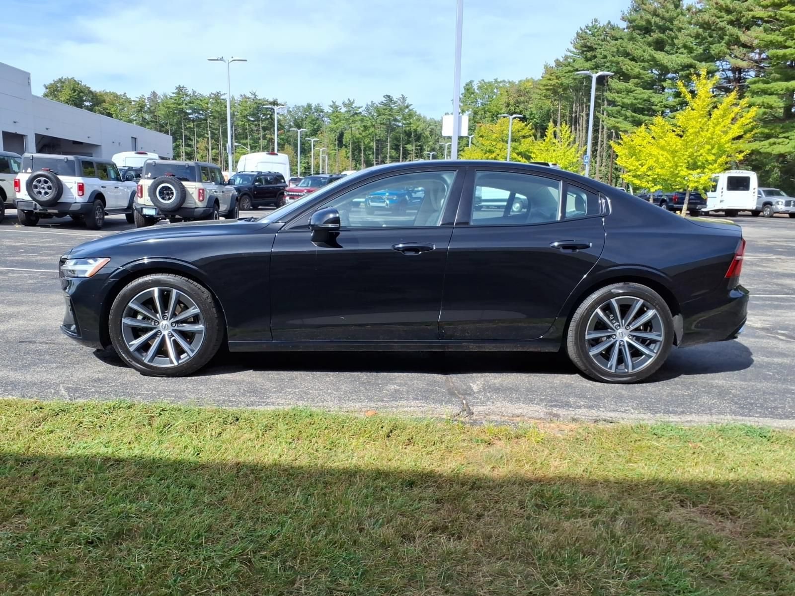 Used 2022 Volvo S60 B5 Momentum AWD/4WD image 6