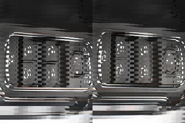 New 2025 Mercedes-Benz GLB 250 4MATIC image 23